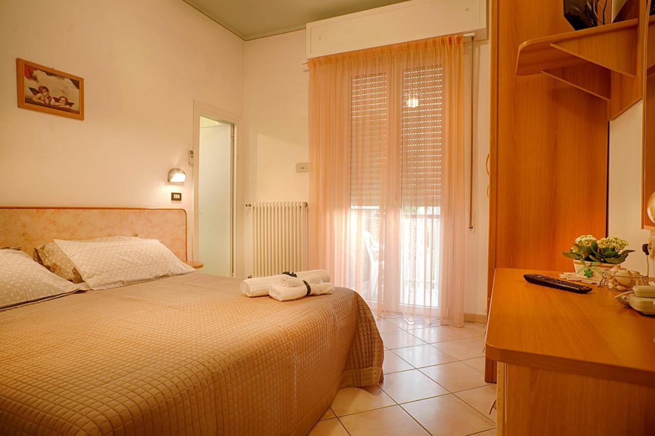 Hotel Verdemare Rimini Extérieur photo